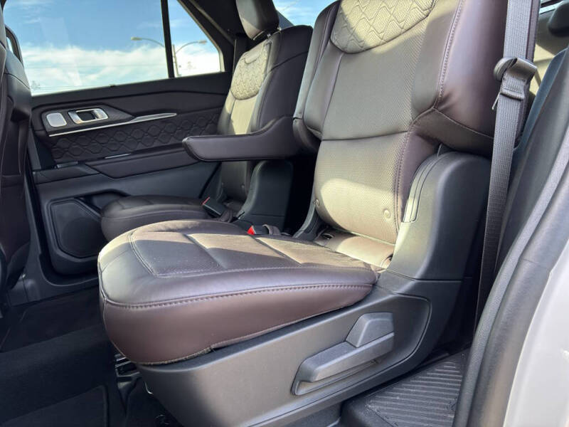 2025 Ford Explorer Platinum