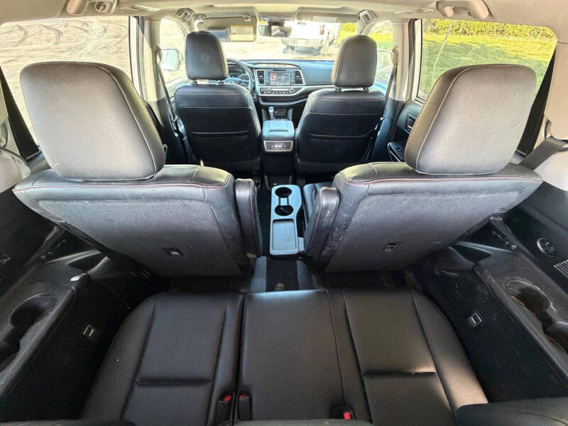 2019 Toyota Highlander SE