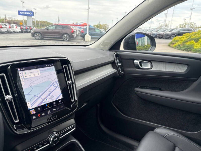 2026 Volvo XC40 B5 Plus