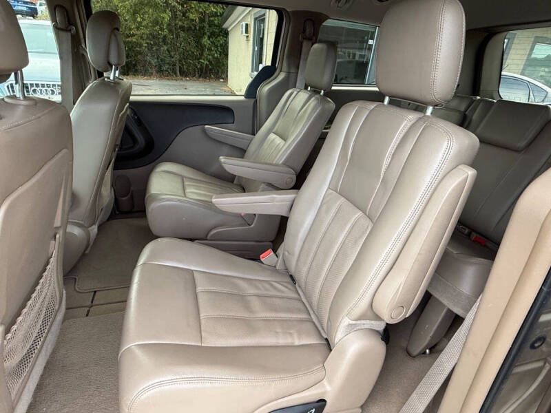 2012 Chrysler Town and Country Touring