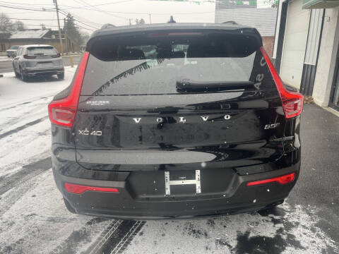 2025 Volvo XC40 B5 Plus Dark Theme