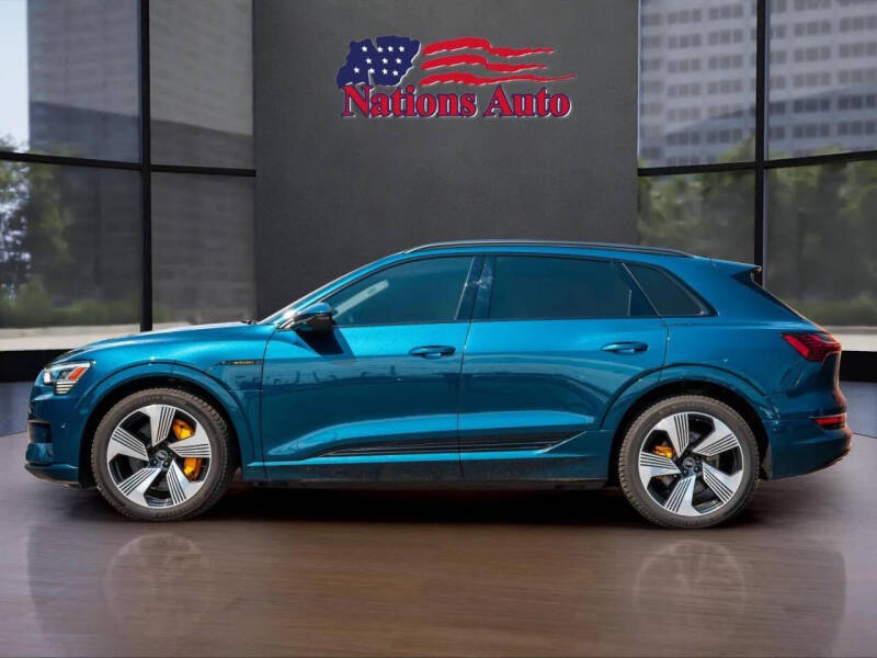 2022 Audi e-tron quattro Premium Plus