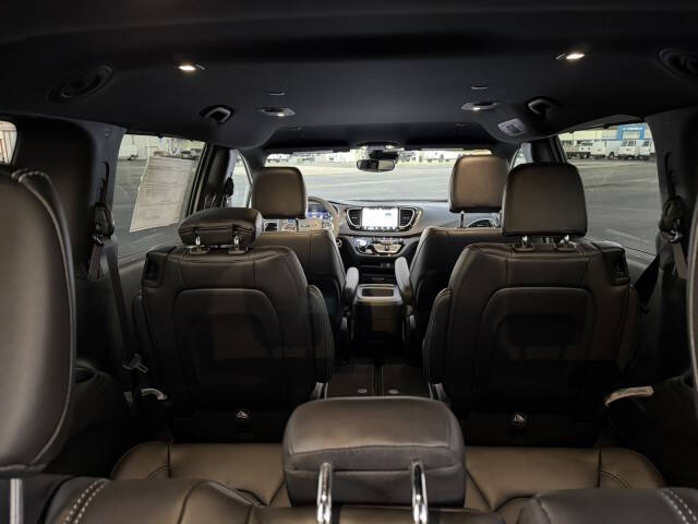 2026 Chrysler Pacifica Select