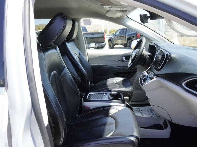 2023 Chrysler Pacifica Touring L