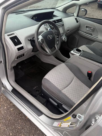 2017 Toyota Prius v Three