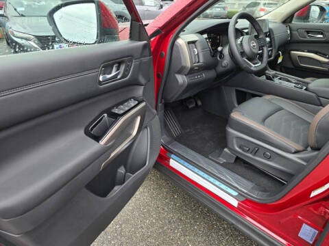 2025 Nissan Pathfinder Platinum