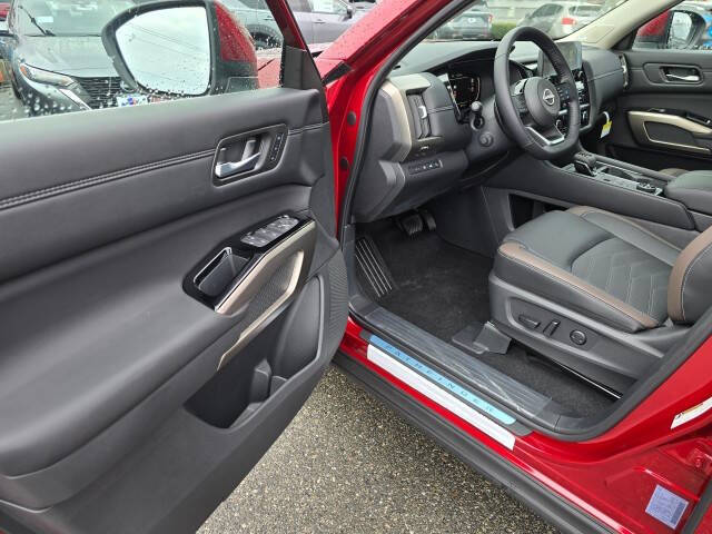 2025 Nissan Pathfinder Platinum