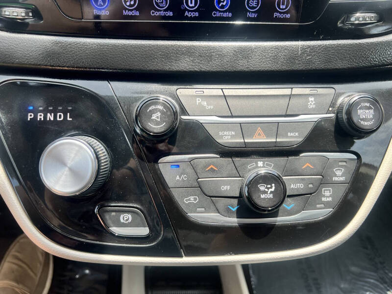 2017 Chrysler Pacifica Touring-L