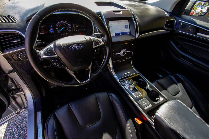 2020 Ford Edge Titanium