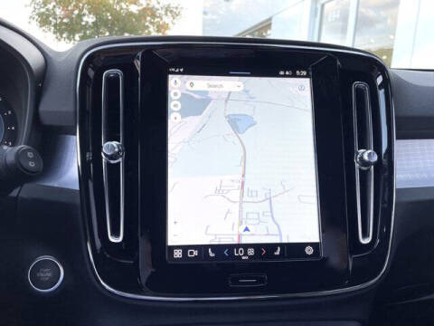 2025 Volvo XC40 B5 Core Bright Theme