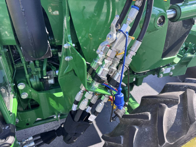 2024 John Deere 5075E