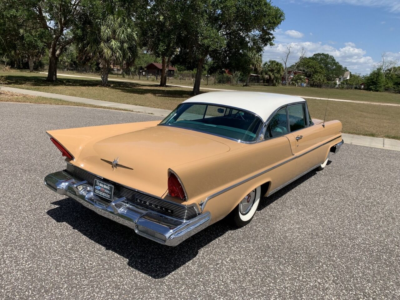 1957 Lincoln Capri 7