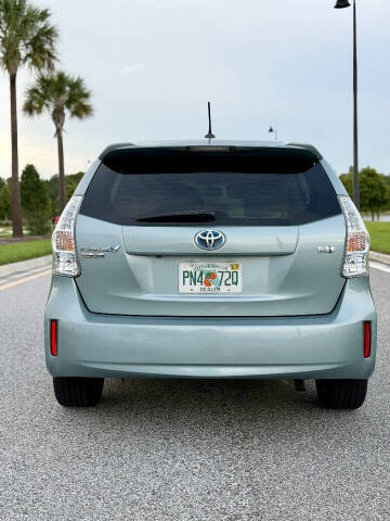 2014 Toyota Prius v Five