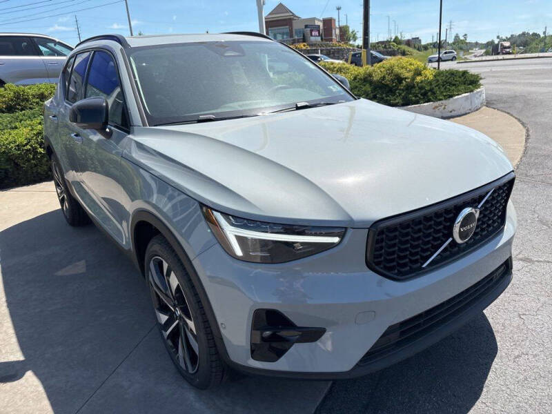 2026 Volvo XC40 B5 Plus