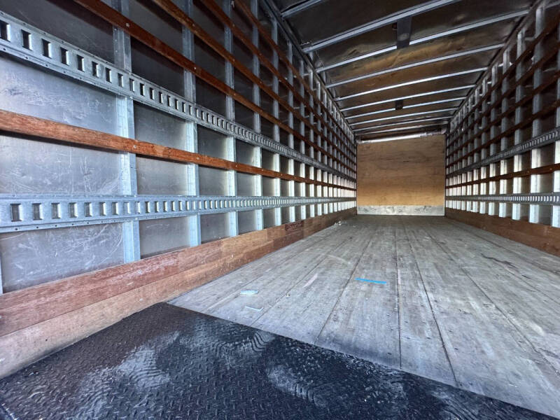 2023 Freightliner M2 106