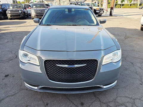 2018 Chrysler 300 Touring