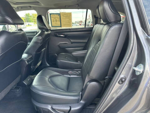 2022 Toyota Highlander Hybrid XLE