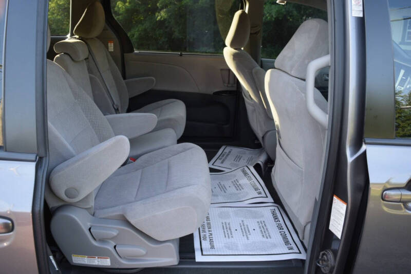 2017 Toyota Sienna LE 8-Passenger