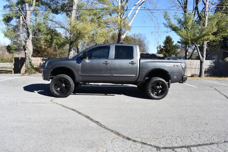 2012 Nissan Titan null photo 3