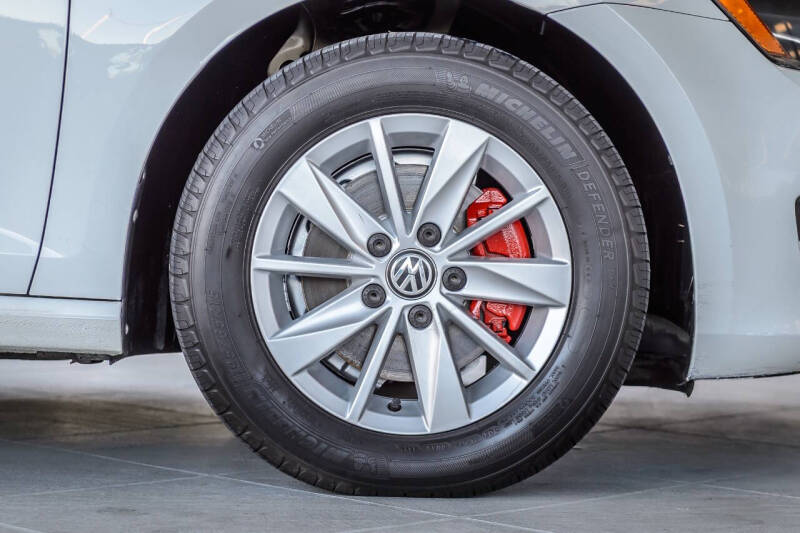 2016 Volkswagen Golf TSI S