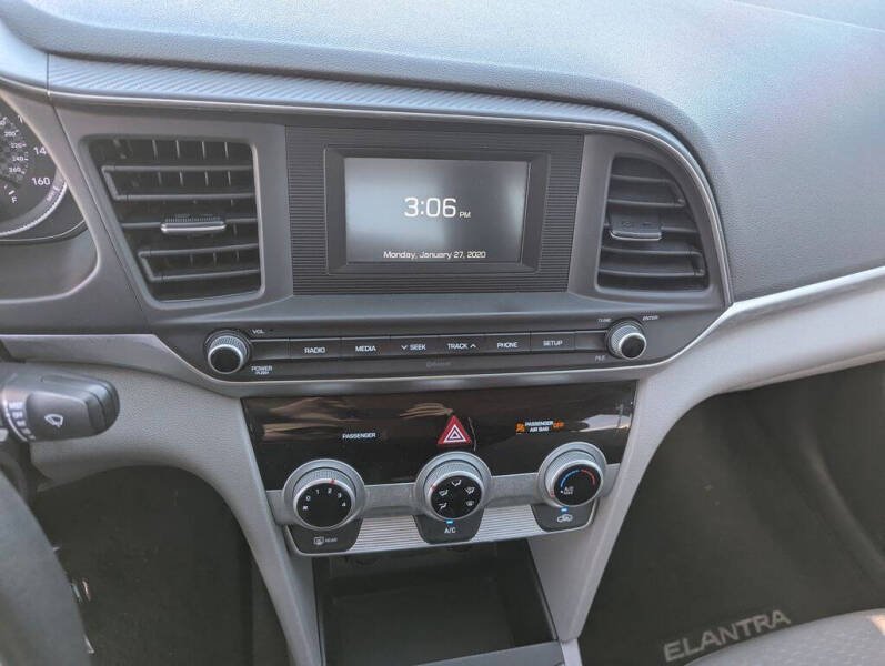 2019 Hyundai Elantra SE