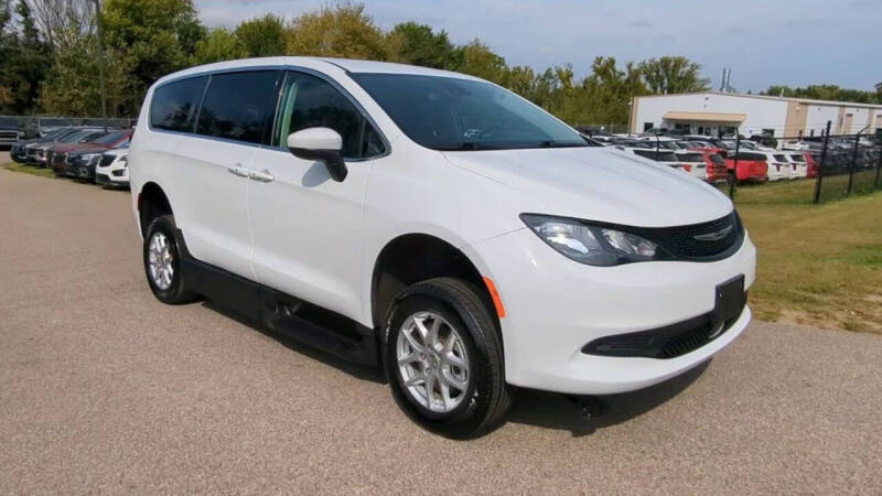 2023 Chrysler Voyager LX