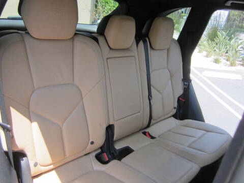 2014 Porsche Cayenne Platinum