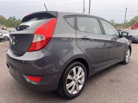 2013 Hyundai Accent SE