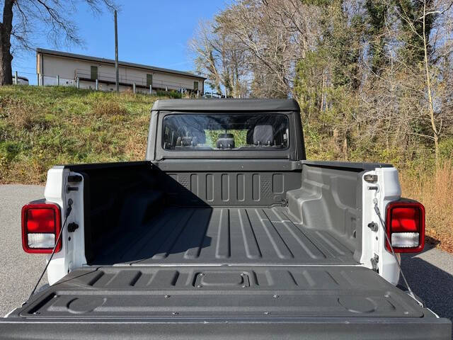 2022 Jeep Gladiator Sport