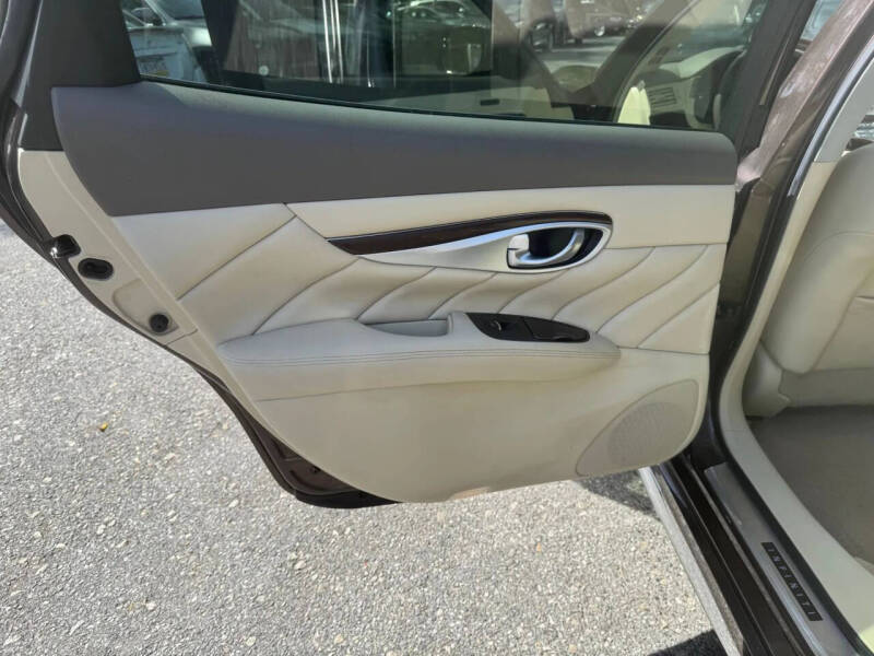 2016 Infiniti Q70L 3.7