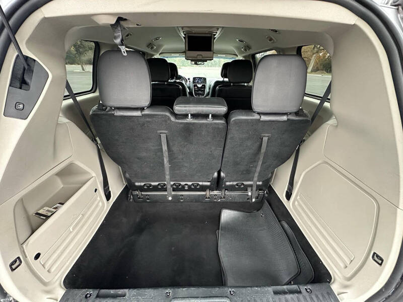 2016 Chrysler Town and Country Touring