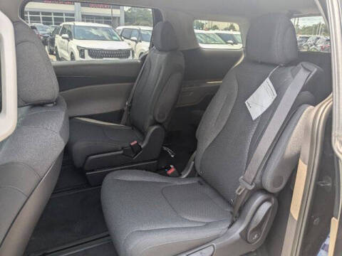 2025 Kia Carnival LX