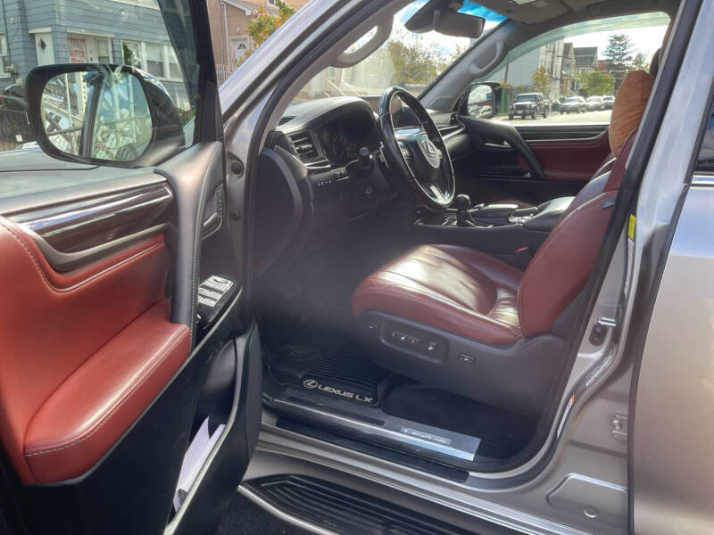 2018 Lexus LX 570 Three-Row