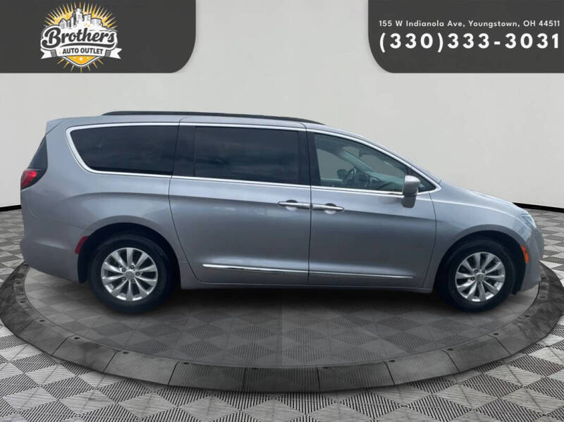 2017 Chrysler Pacifica Touring-L