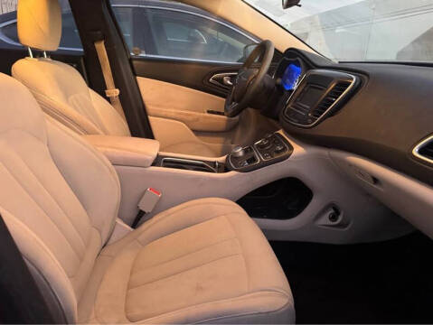 2016 Chrysler 200 LX