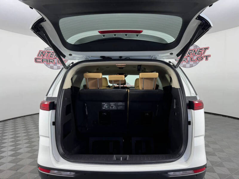 2024 Kia Carnival EX