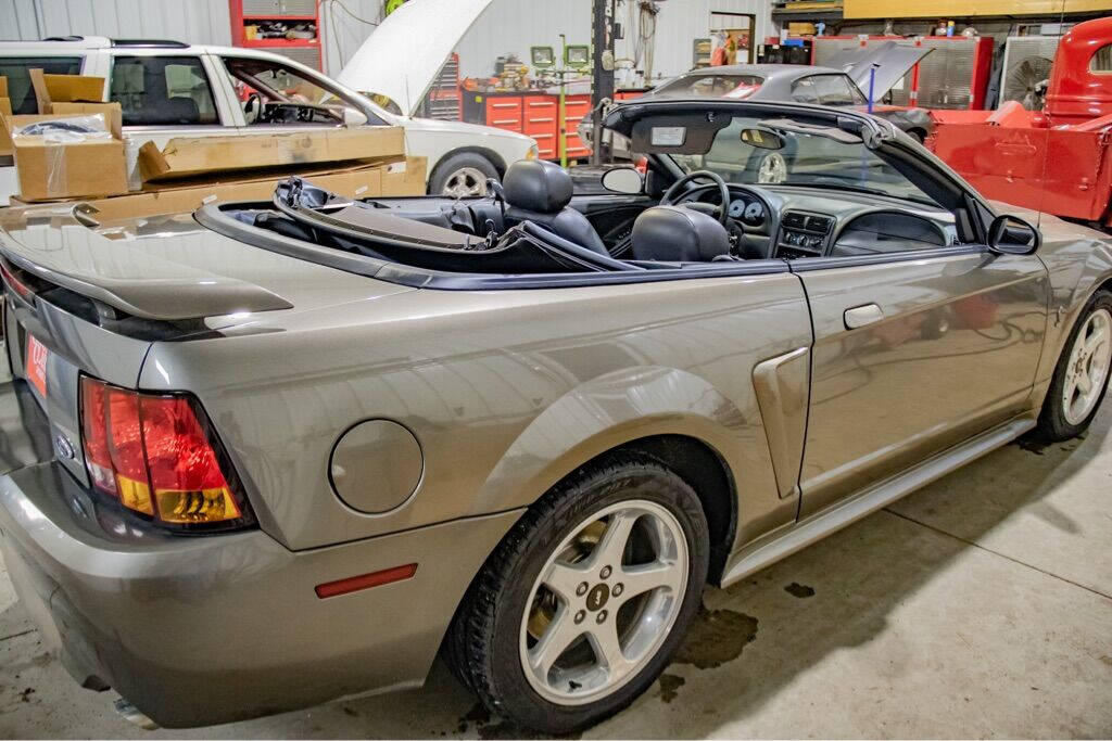 2001 Ford Mustang SVT Cobra 59
