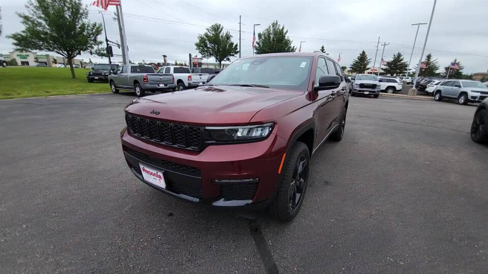 2024 Jeep Grand Cherokee L for sale at Victoria Auto Sales in Victoria, MN