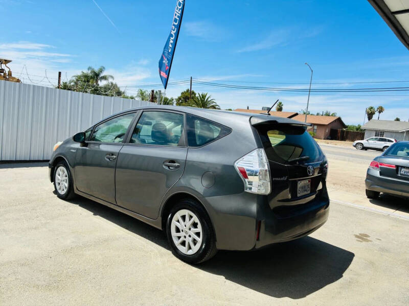 2013 Toyota Prius v Three