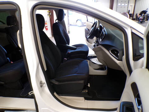 2022 Chrysler Voyager LX