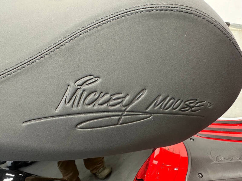 2023 Vespa Primavera 50 Mickey Mouse Edit