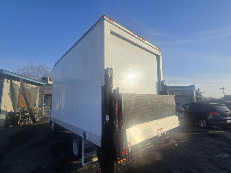 2006 Isuzu NPR