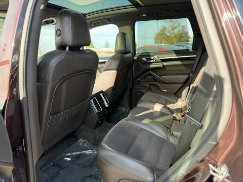 2017 Porsche Cayenne Platinum Edition