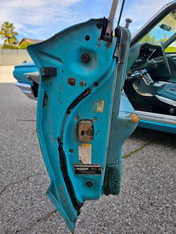 1964 Ford Thunderbird