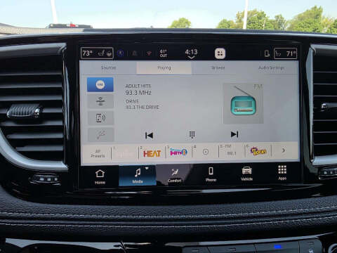 2027 Chrysler Pacifica Select