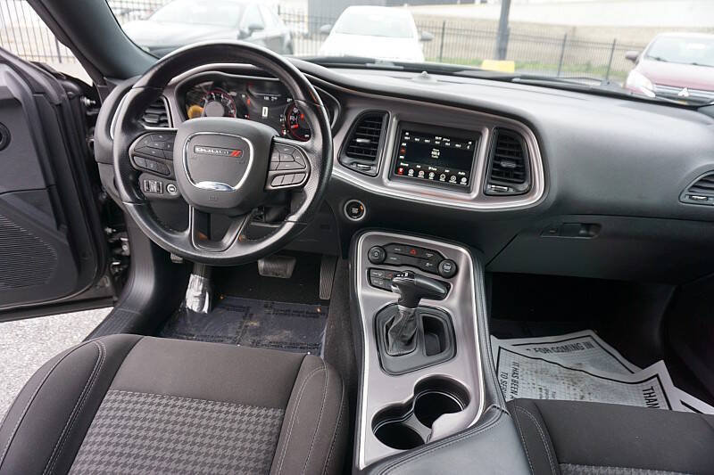 2022 Dodge Challenger SXT