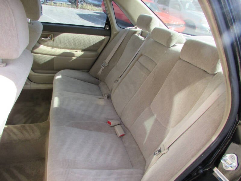 2001 Toyota Avalon XLS photo 21