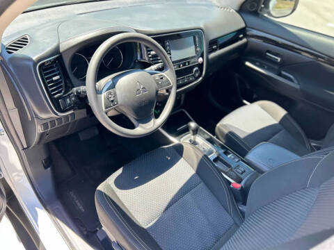 2019 Mitsubishi Outlander ES