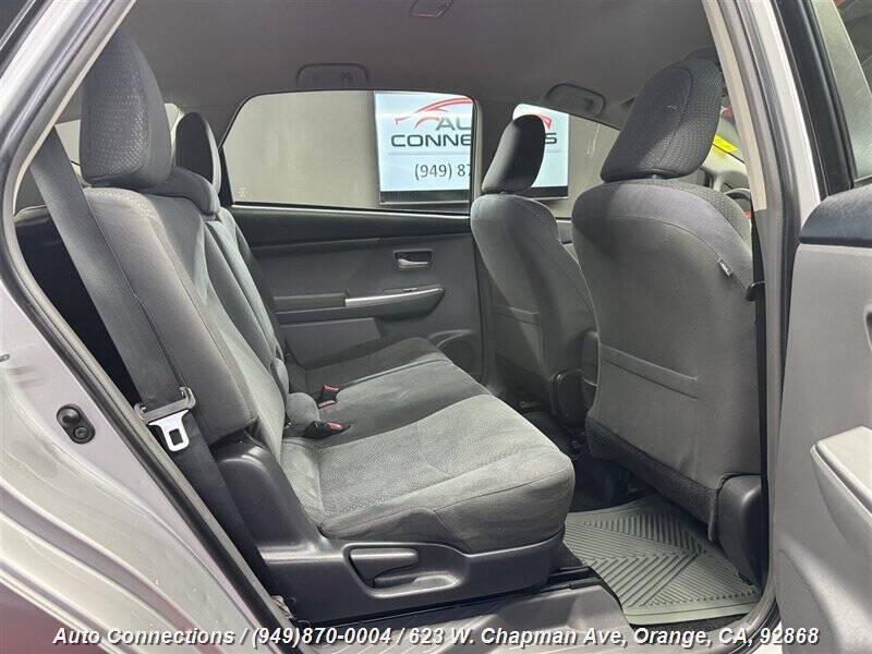 2014 Toyota Prius v Two