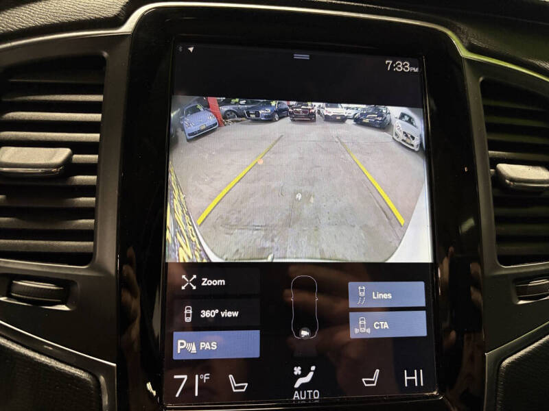 2016 Volvo XC90 T6 Momentum